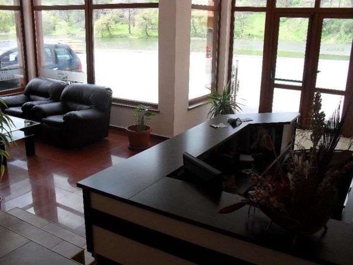 Отель Ribkata Family Hotel Смолян-15